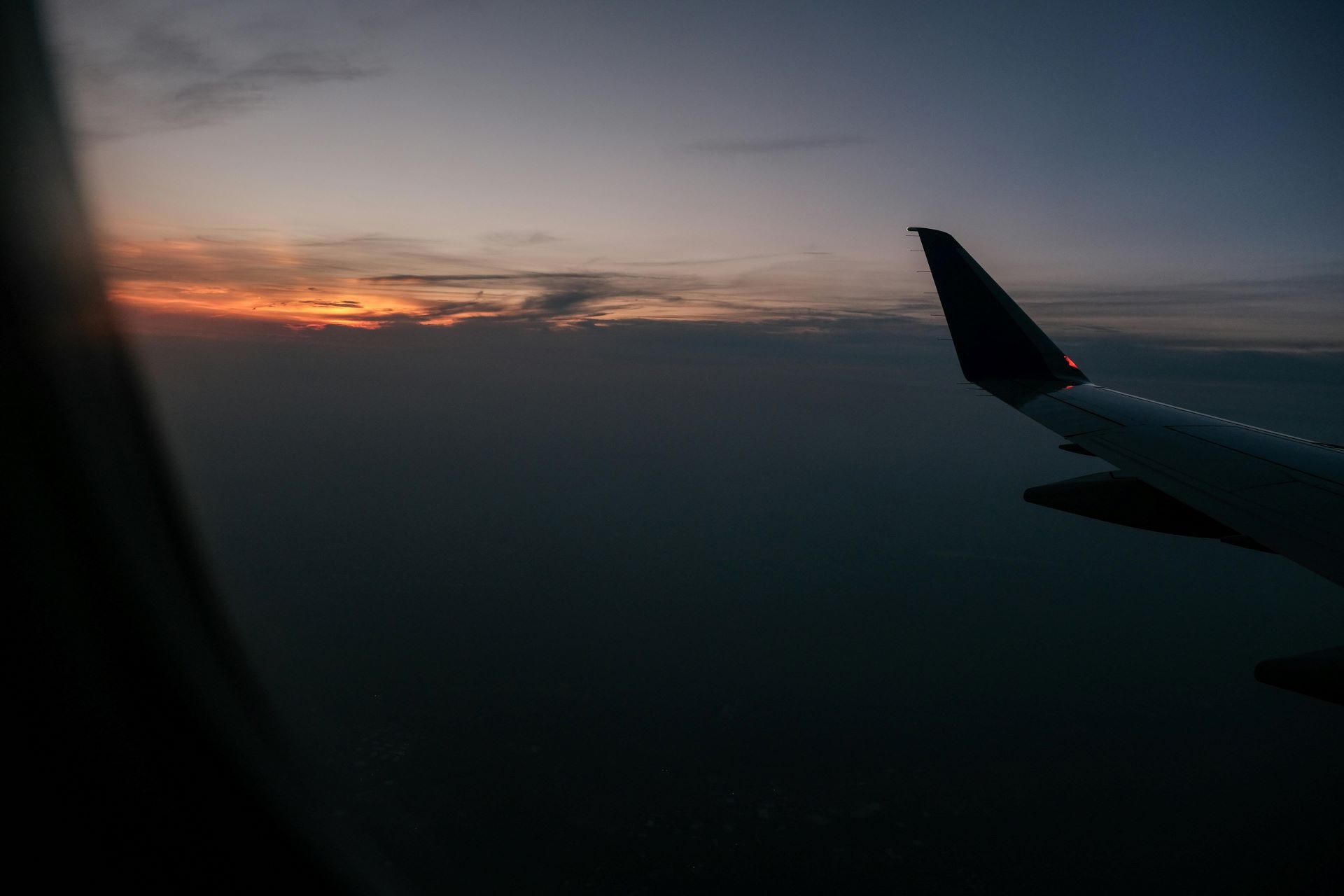 a-guide-to-maximizing-your-experience-on-long-haul-flights-for-tourism.jpg