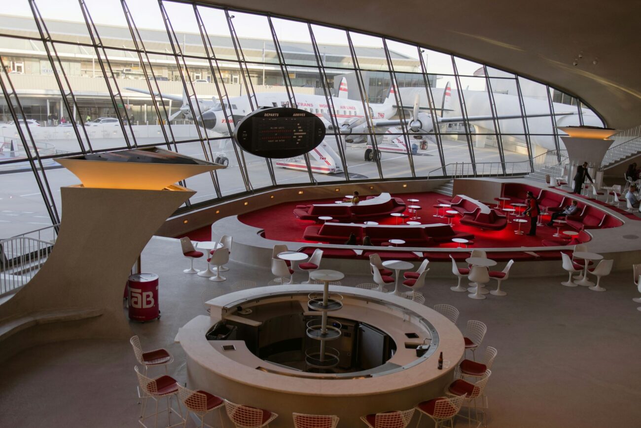 airport-lounges-the-unsung-heroes-of-the-flight-tourism-experience-2-1300x867.jpg