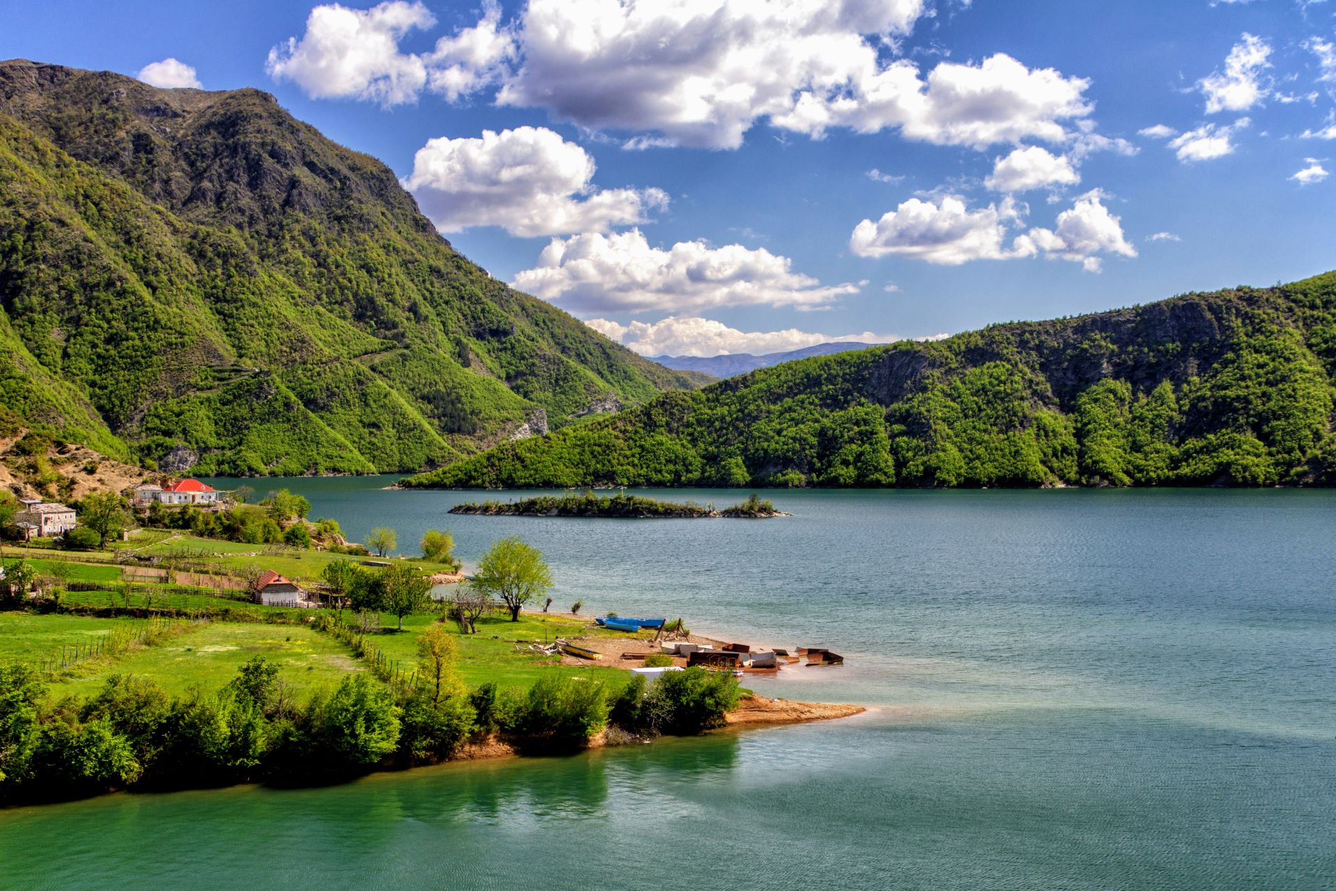 booking-airline-tickets-to-albania.jpg