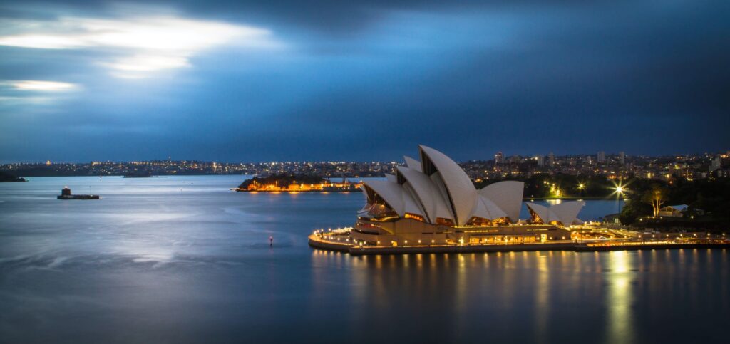 booking-airline-tickets-to-australia-1024x483.jpg