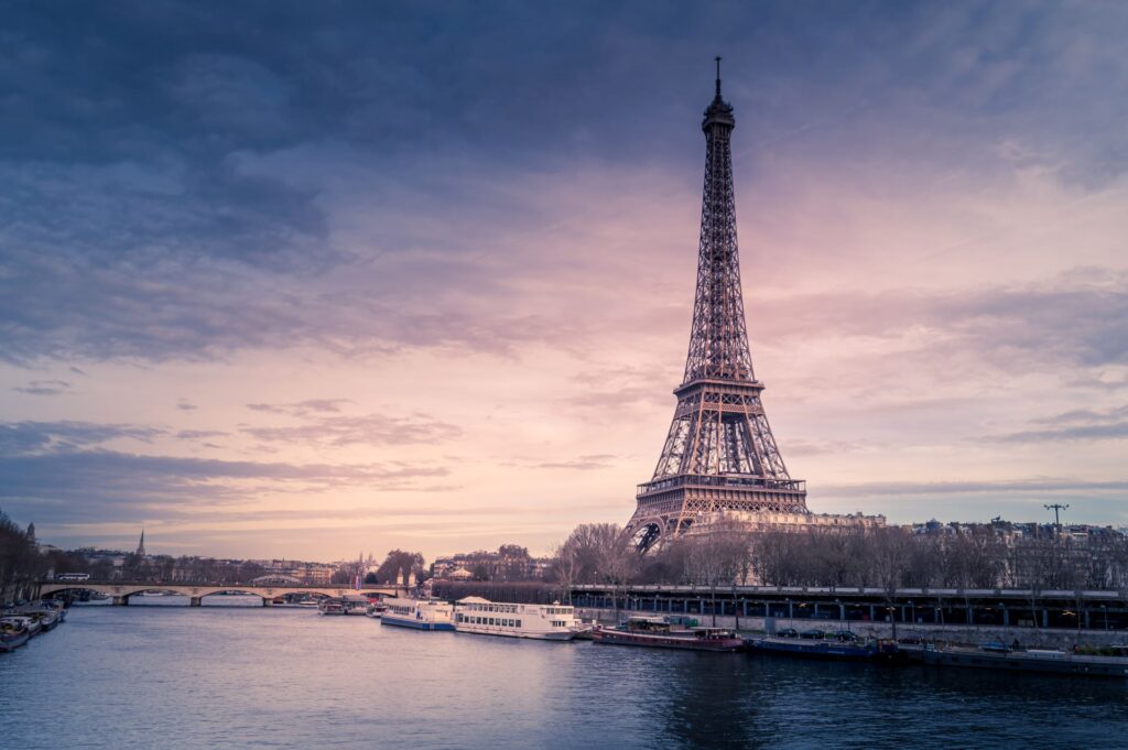booking-airline-tickets-to-france-1-1024x681.jpg