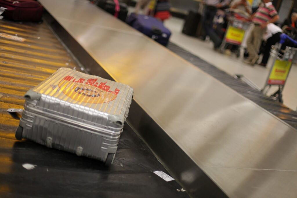 booking-airline-tickets-to-spain-baggage-1024x683.jpg