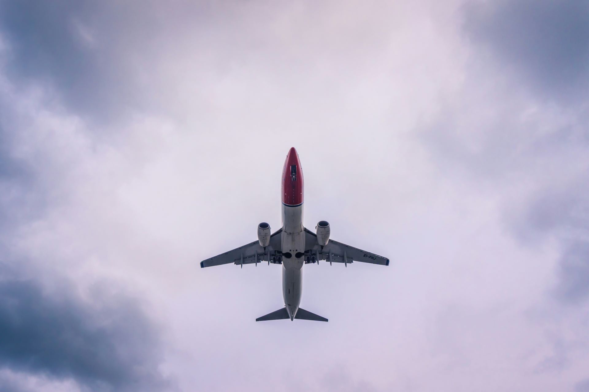 flying-last-minute-without-breaking-the-bank-1