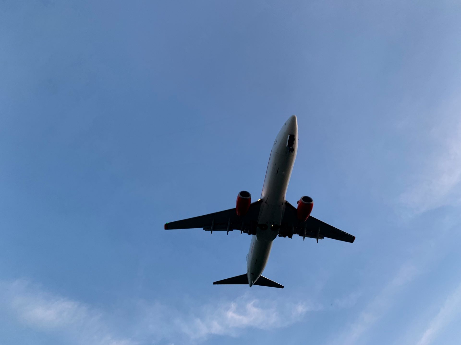 flying-last-minute-without-breaking-the-bank-2
