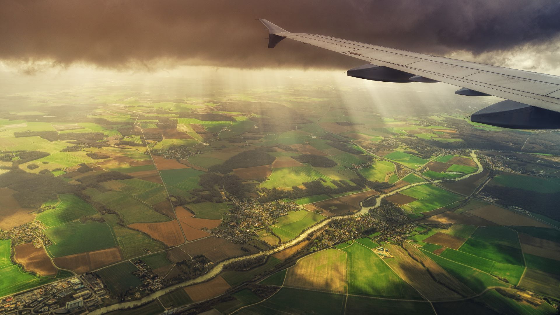 how-weather-forecasting-supports-aviation-tourism