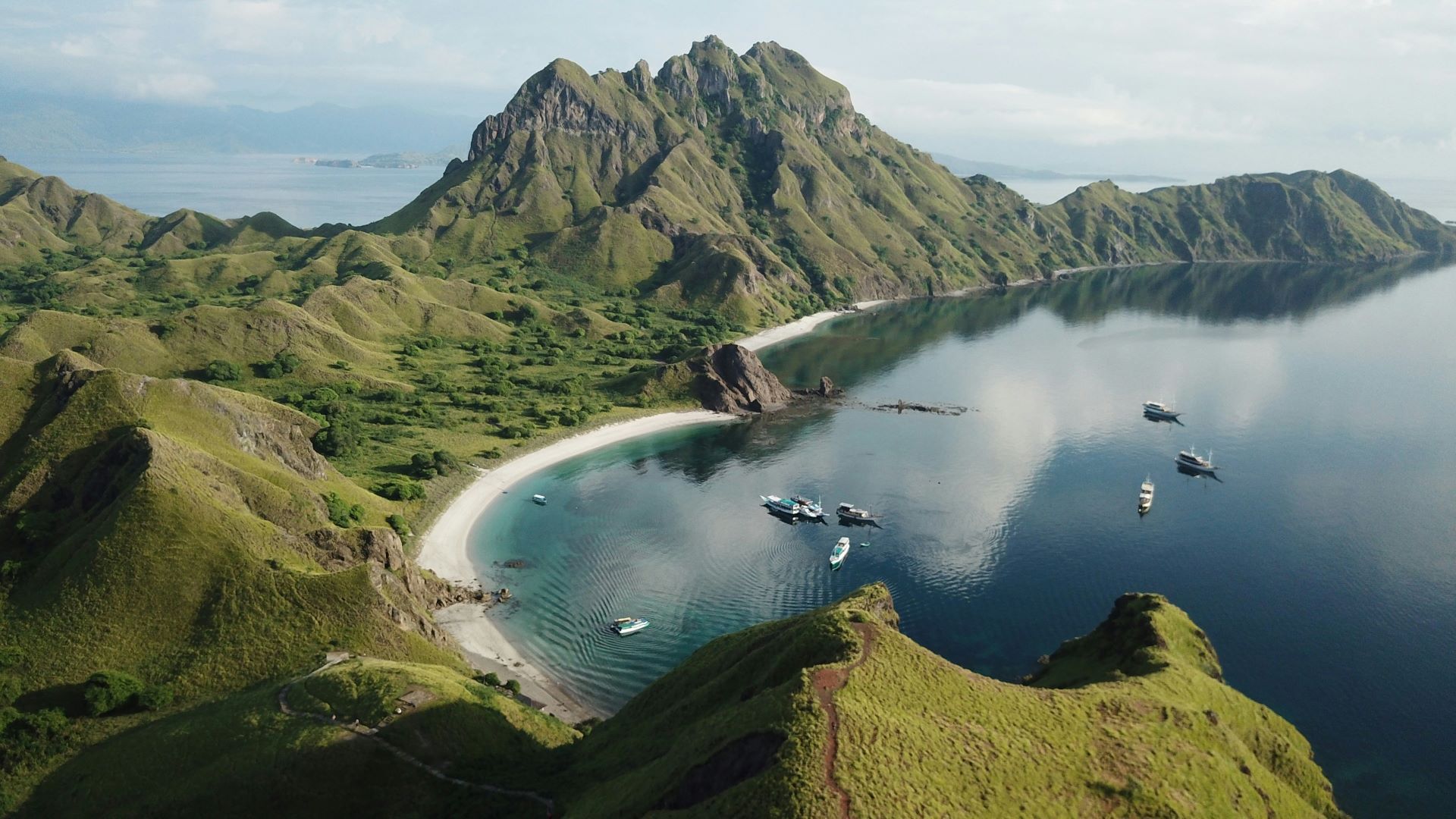 luxury-island-hopping-airlines-driving-high-end-archipelago-tourism.jpg