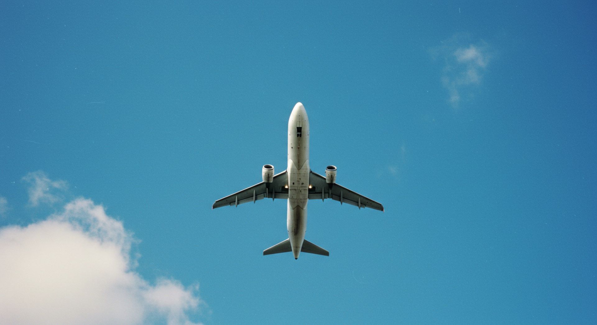 sky-high-influence-how-travel-influencers-shape-airline-choice-and-destinations-1.jpg
