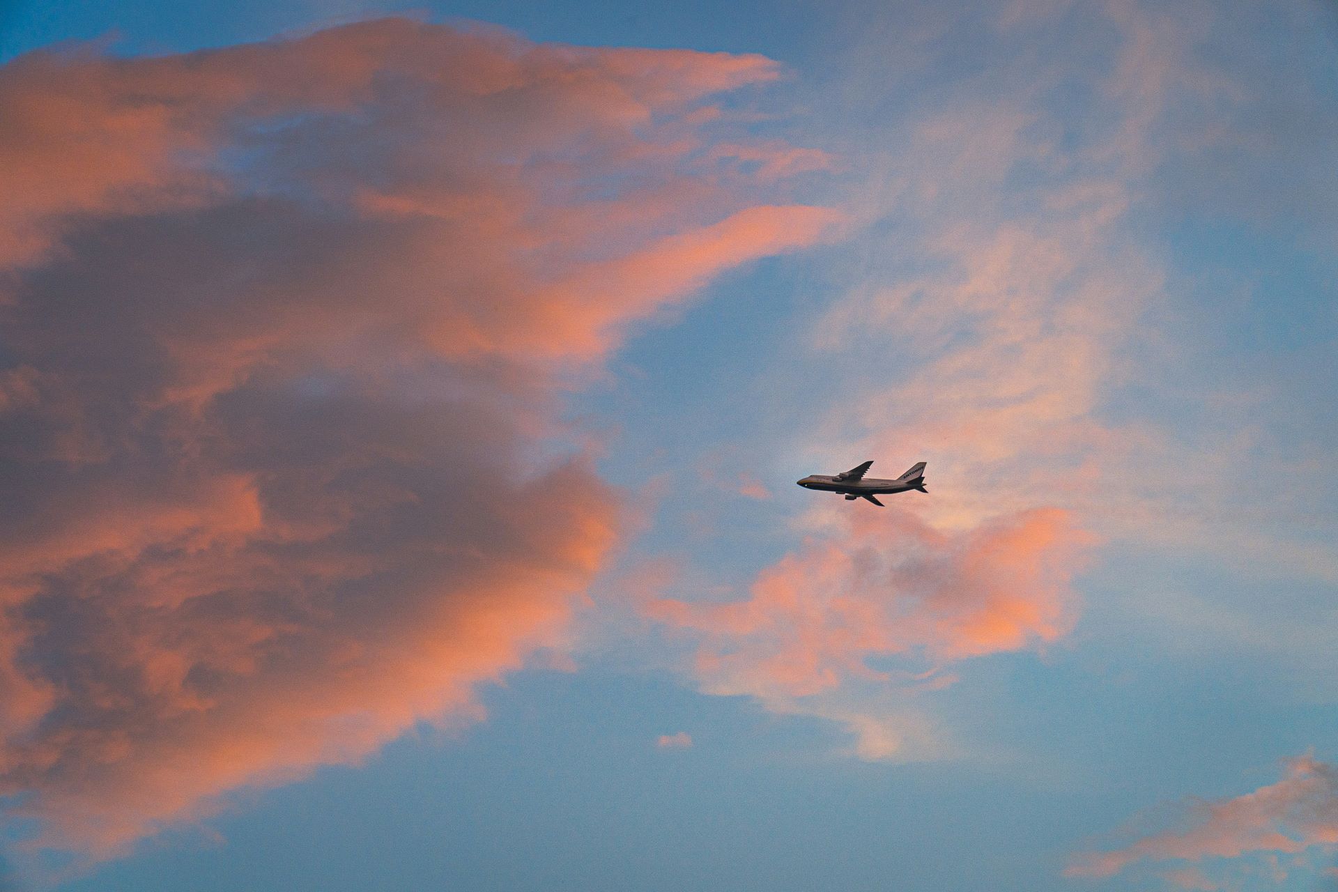 sustainable-skies-airlines-leading-eco-friendly-tourism-2.jpg