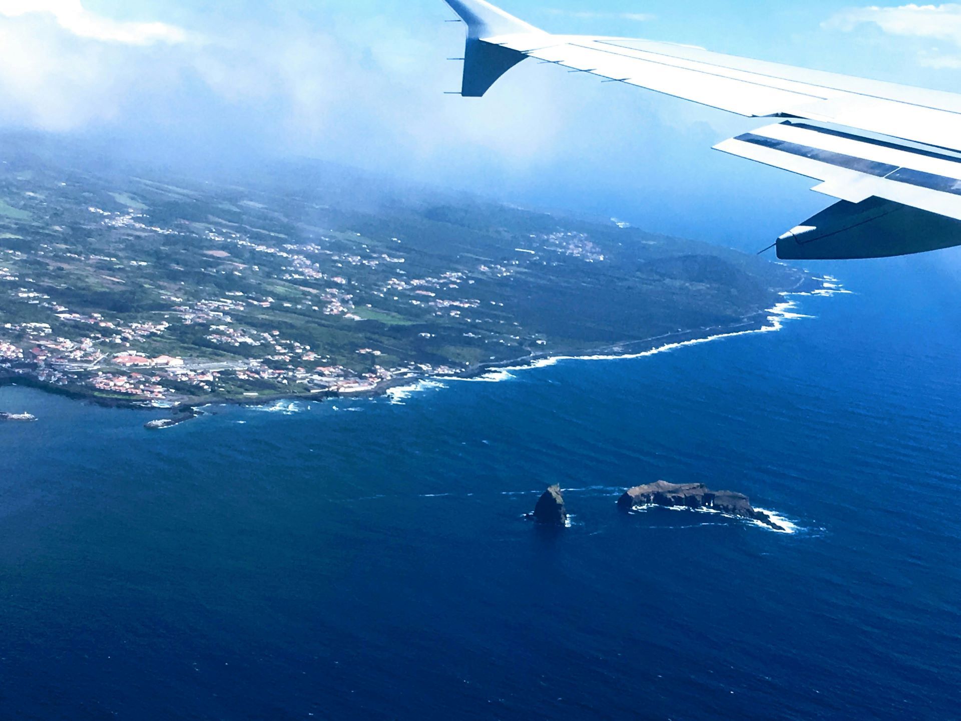 Luxury Island Hopping: Airlines Driving High-End Archipelago Tourism