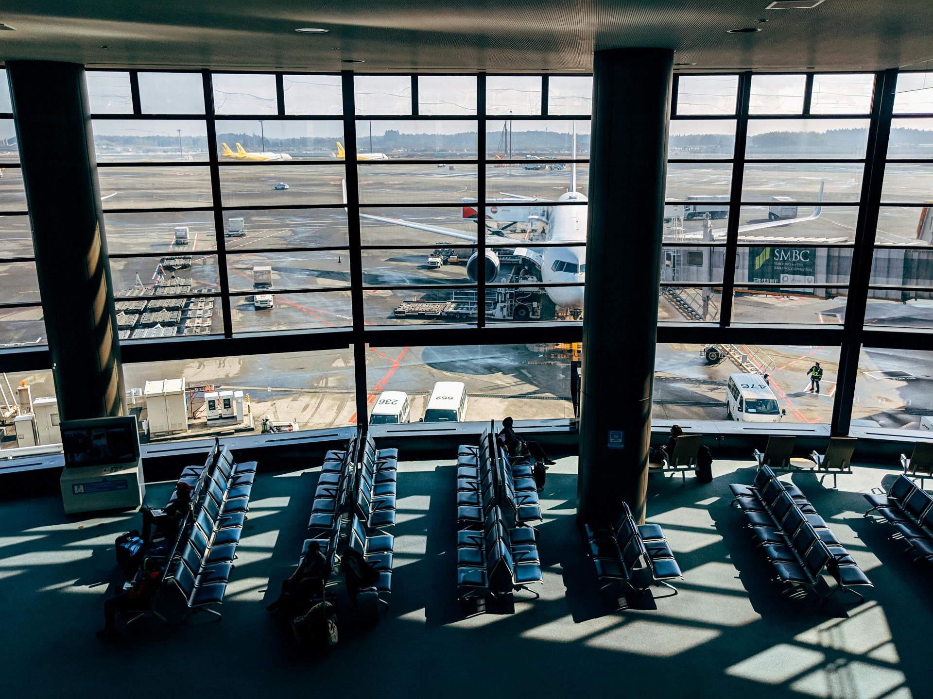 Airport & Lounge Tourism Touchpoints: Transforming Transit into Mini-Experiences